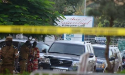 Un cordon de police sur le site de l'attaque d'un café-restaurant de la capitale burkinabè Ouagadougou, le 14 août 2017