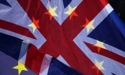 Drapeaux britannique et européen lors d'une manifestation anti-Brexit, le 29 mars 2018 à Londres.