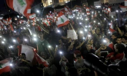 Des Libanais manifestent le 22 octobre 2019 à Beyrouth contre la classe politique, réclamant le départ de l'ensemble des dirigeants