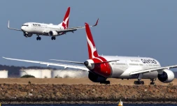 Deux avions de la compagnie aérienne australienne Qantas, le 4 septembre 2024 à Sydney