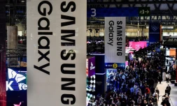 Des visiteurs au salon mondial du mobile (MWC), le 28 février 2022 à Barcelone