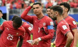 Cristiano Ronaldo se rafraîchit lors du match nul entre le Portugal et la RD Congo, le 17 juin 2026 à Houston