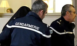 Eric Molcrette (visage caché) aux assises de Savoie, le 8 décembre 2016 à Chambéry