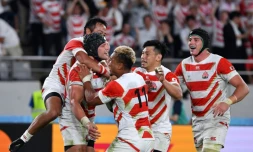 La joie des Japonais aprĂšs un essai de Pieter Labuschagne (2eG) lors du match d'ouverture de la Coupe du monde de rugby, le 20 septembre 2019 Ă Tokyo