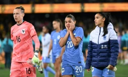 La déception des joueueses de l'équipe de France à l'issue de leur défaite devant l'Australie en match amical à Melbourne, le 14 juillet 2023  