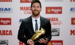 La star du Barça Lionel Messi vainqueur du Soulier d'Or européen 2017, lors d'une cérémonie à Barceloone, le 24 novembre 2017