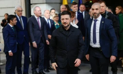 Le président ukrainien Volodymyr Zelensky après une visite au Congrès des députés à Madrid, le 18 novembre 2025