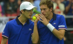 Nicolas Mahut (d) /Pierre-Hugues Herbert face aux TchÚques Radek Stepanek/Lukas Roso en quarts de la Coupe Davis, le 16 juillet 2016 à Trinec