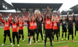 Les joueurs rennais remercient leurs supporters, après leur victoire à domicile, 6-0 face à Bordeaux, lors de la 21e journée de Ligue 1, le 16 janvier 2022 au Roazhon Park