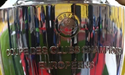 Le trophée de la Ligue des champions exposé sur la pelouse du stade Louis-II avant Monaco-Juventus, le 3 mai 2017