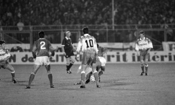 Au stade cannais Pierre de Coubertin, des joueurs de l'AS Cannes face au Dynamo Moscou, le 22 octobre 1991 en Coupe de l'UEFA