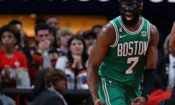 Jaylen Brown des Boston Celtics contre les Atlanta Hawks dans le match 6 du 1er tour des play-offs en NBA le 27 avril 2023 à AQtlanta