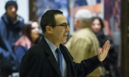 Le financier Steven Mnuchin arrivant à la Trump Tower le 21 novembre 2016 à New York