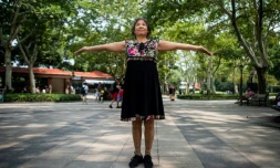 Une Chinoise Zhang Yongli danse dans un parc de Shanghai, le 2 septembre 2018
