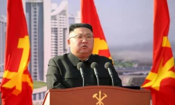 Photo diffusée le 24 mars 2021 par l'agence nord-coréenne KCNA du leader nord-coréen Kim Jong Un lors d'une cérémonie la veille à Pyongyang