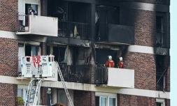 Des pompiers interviennent sur un incendie dans un immeuble d'habitation Ă L'Ăle-Saint-Denis (Seine-Saint-Denis), le 19 aoĂ»t 2023