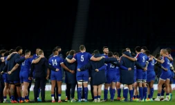 Le XV de France et le staff se ressemblent Ă la fin du match des Six Nations contre l'Angleterre, Ă Twickenham, le 13 mars 2021