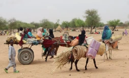 Des réfugiés soudanais fuyant la guerre dans leur pays arrivent à Koufroun, au Tchad, le 1er mai 2023