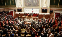 Les députés applaudissent le président de l'Assemblée nationale Richard Ferrand le 12 février 2019 à Paris