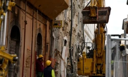 Travaux de reconstruction à L'Aquila dans le centre de l'Italie, dévastée en 2009 par un tremblement de terre, le 8 février 2018