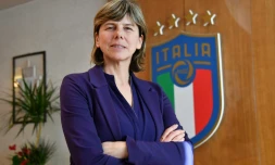 La sélectionneuse de l'équipe  d'Italie de football féminin, Milena Bertolin, pose à son bureau à Rome, le 6 février 2019