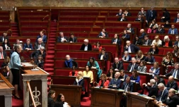 La Première ministre Elisabeth Borne à la tribune de l'Assemblée nationale avant le vote de deux motions de censure, le 20 mars 2023
