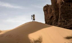 Un membe de la tribu de Nemadi dans le désert mauritanien, près de Tichitt, le 26 janvier 2020