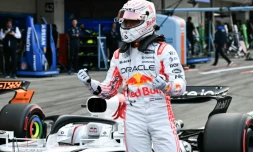 Max Verstappen (Red Bull) fête sa pole position lors des qualifications du Grand Prix du Japon, à Suzuka le 5 avril 2025.