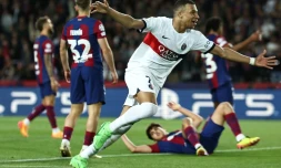 L'attaquant du PSG Kylian Mbappé auteur d'un doublé sur le terrain du FC Barcelone, le 16 avril 2024