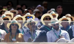 Le public de Roland-Garros sur le central Philippe-Chatrier le 2 juin 2019 Ă Paris