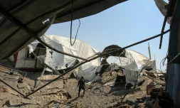 Photo prise le 30 mai 2018 d'un des site touché par une frappe israélienne, à Khan Younès dans la bande de Gaza