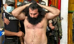 Photo des forces armĂ©es Ă©quatoriennes d'Adolfo Macias, alias "Fito", chef du gang criminel Los Choneros, lors de son transfert au complexe de sĂ©curitĂ© maximale du pĂ©nitencier de Guayaquil, en Ăquateur, le 12 aoĂ»t 2023