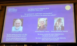 Les portraits des trois lauréats du prix Nobel de physique dévoilés le 2 octobre 2018 à Stockholm. TT News Agency / AFP
