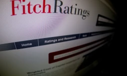 L'agence de notation Fitch a maintenu vendredi soir la note souveraine "AA-" de la France, qu'elle avait assortie en octobre d'une "perspective négative"