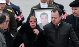 Marina Davydova Karlova, la veuve de l'ambassadeur russe Andrei Karlov, lors du départ du cercueil pour la Russie, le 20 décembre 2016 à l'aéroport d'Ankara