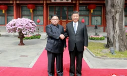 Le numéro un nord-coréen Kim Jong Un et le président chinois Xi Jinping s'étaient déjà rencontrés le 27 mars dernier à Pékin. AFP PHOTO/KCNA VIA KNS