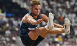 Le décathlonien français Kevin Mayer à la longueur lors des Mondiaux de Doha, le 2 octobre 2019