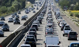 Embouteillages sur une autoroute lors des départs en vacances, le 4 août 2018