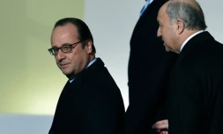 Le président François Hollande et le ministre des Affaires étrangères Laurent Fabius à leur arrivée le 30 novembre 2015 au Bourget pour l'ouverture de la COP21