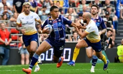 L'arrière néo-zélandais de l'Union Bordeaux-Bègles  back #15 Salesi Rayasi (C) lors de la victoire contre le Leinster en finale de la Champions Cup de rugby, le 23 mai 