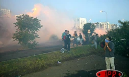 Jeudi 5 juin 2003 -
De violents affrontements ont opposé les forces de l'ordre à 300 grévistes devant le rectorat