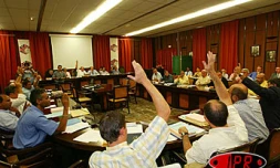 La direction régionale de l'Environnement (DIREN) a lancé ce mardi 8 juillet 2003 une opération de sensibilisation intitulée &quot;Sauvons notre lagon&quot; qui pour objectif de créer une réserve naturelle marine de La Réunion
