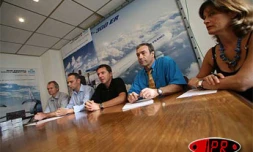 Jeudi 23 novembre 2006 -
Air France et Chronopost ont signé un accord de partenariat pour le transport du fret