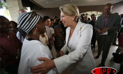 Jeudi 30 août 2007 - 

Michèle Alliot-Marie, la ministre de l'intérieur, de l'outre-mer et des collectivités territoriales en visite à La Réunion