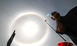 Mardi 21 novembre 2006 - 
Un halo a entouré le soleil. Le phénomène annonce la fin de l'hiver austral