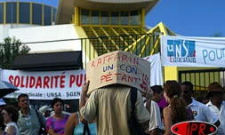 Les personnels de l'Éducation nationale ont repris leur mouvement de grève le jour de la rentrée scolaire le jeudi 15 mai 2003