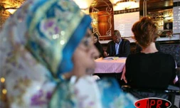 Lundi 24 avril 2006 -
Maître Saïd Larifou, dirigeant du RIDJA, soutient Ahmed Abdallah Sambi vainqueur à Anjouan des primaires pour la présidentielle aux Comores