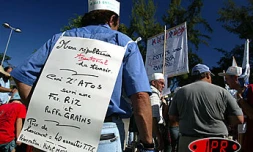 Les personnels de l'Éducation nationale vont une nouvelle fois manifester ce lundi 19 mai 2003 à Saint-Denis