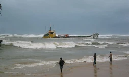 Le port d'Antalaha samedi 6 mars à l'approche de Gafilo (Photo marie-Hélène KHZ - pharmacienne à Antalaha)