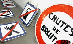 Un cachalot va s'échouer devant le petit marché de Saint-Denis vendredi 28 février 2003 en fin d'après-midi...